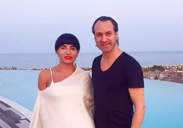 7858642834715661595353501598074764390301696n