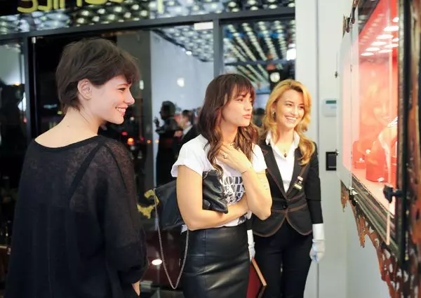 Aylin Cadir si Crina Semciuc