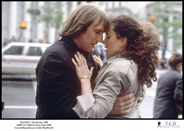 Gerard Depardieu si Andie MacDowell in Green Card
