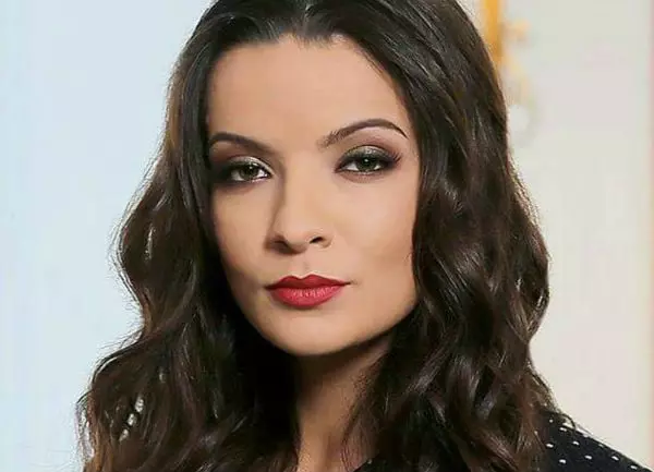 Anca Dinicu1