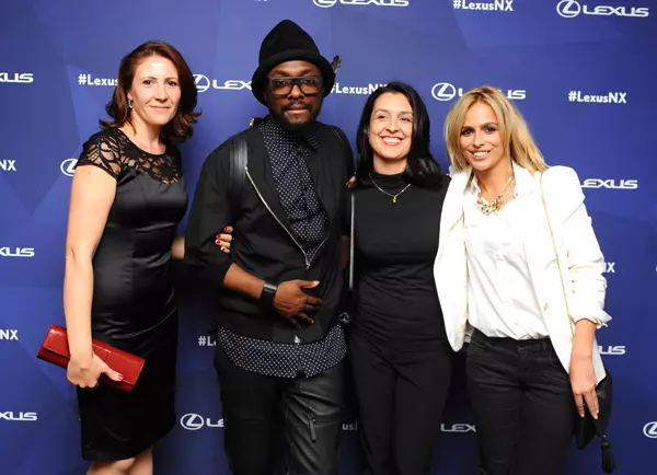 Diana Vasluian (castigatoarea concursului organizat de Lexus Romania in colaborare cu Viva!), Will.i.am, Anca Dumitrescu (Lexus) si Oana Popoiag (Viva!)