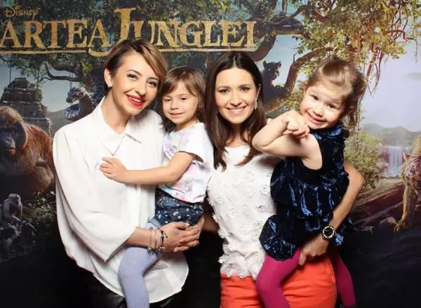 Giulia Anghelescu si Ela Craciun