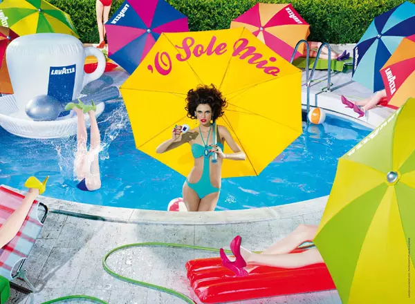O sole mio s-a vrut a fi o imagine limpede, jucausa si viu colorata, asemenea unui musical tip Hollywood, cu un dram de sexy.