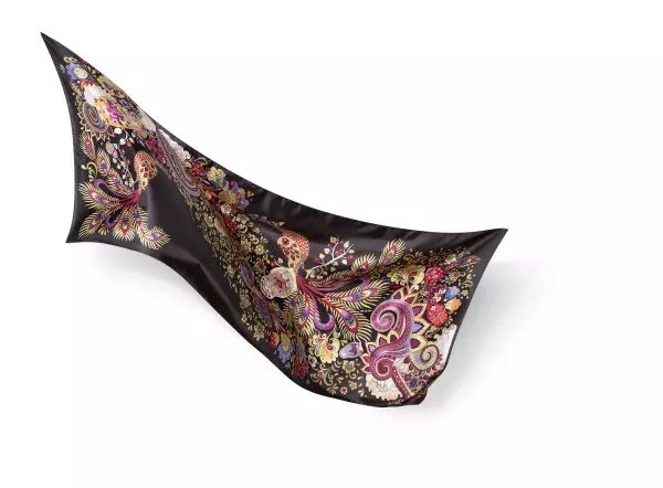 Esarfa Passionate Russia - Pret 1630 lei 