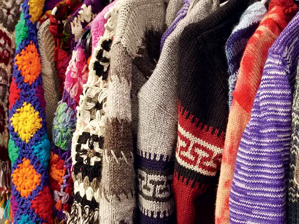 Pulovere traditionale din lana