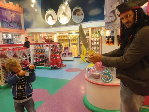 Andrei Aradits si Eric