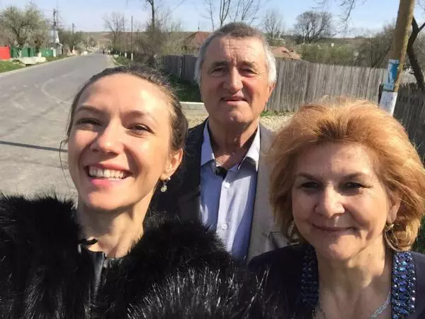 Adela Popescu si parintii ei