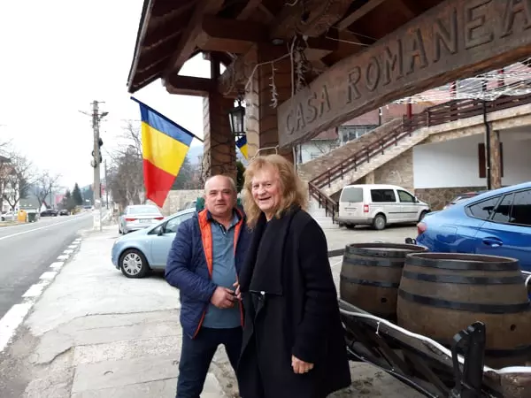 83954367_2988636901146358_1791684580059643904_n