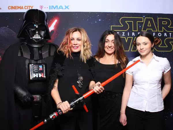 Dana Savuica cu fata si sora ei