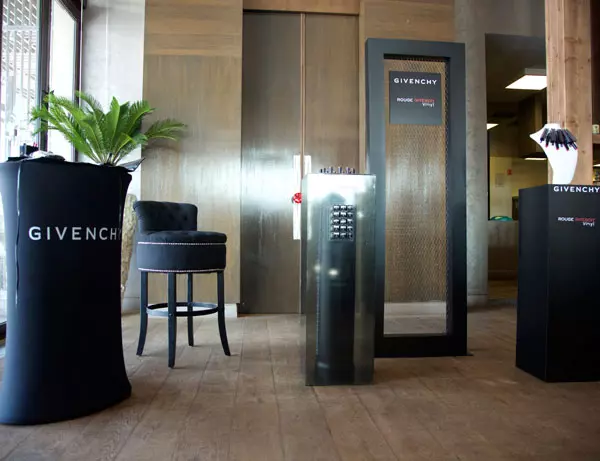 Corner Givenchy