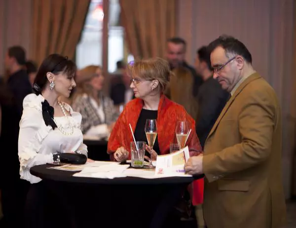 Rucsandra Hurezeanu, Daniela Palade Teodorescu (Avantaje)