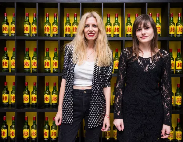 Noemi Revnic si Ioana Ulmeanu (Elle)