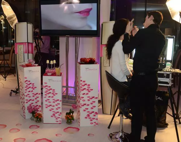 Demonstratie make-up Shine Caresse