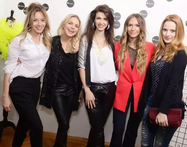 Laura, Jojo, Alina, Adela si Adina