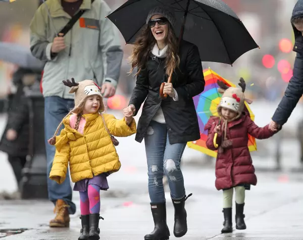 Sarah Jessica Parker alaturi de gemenele Tabitha si Loretta