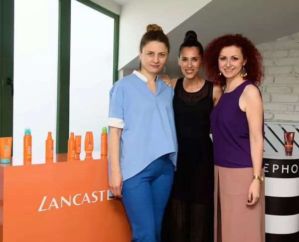 Elisabeta Istrate (Sephora Romania), Alice Bursuc (beauty editor ELLE) si Oana Toma (senior Brand Manager Lancaster Romania)