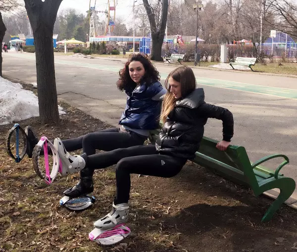 Adela Popescu si Diana Ştirbu