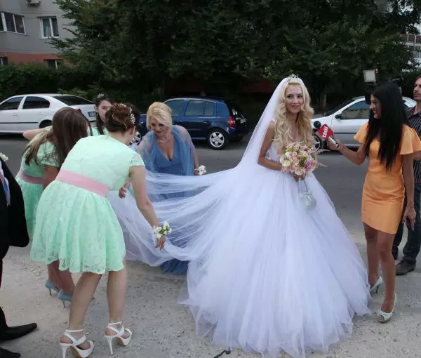 Simona Nae s-a măritat de ziua ei