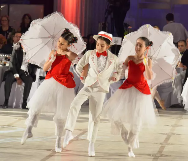 Spectacol de balet oferit de copiii de la Scoala de Balet a Operei Romane