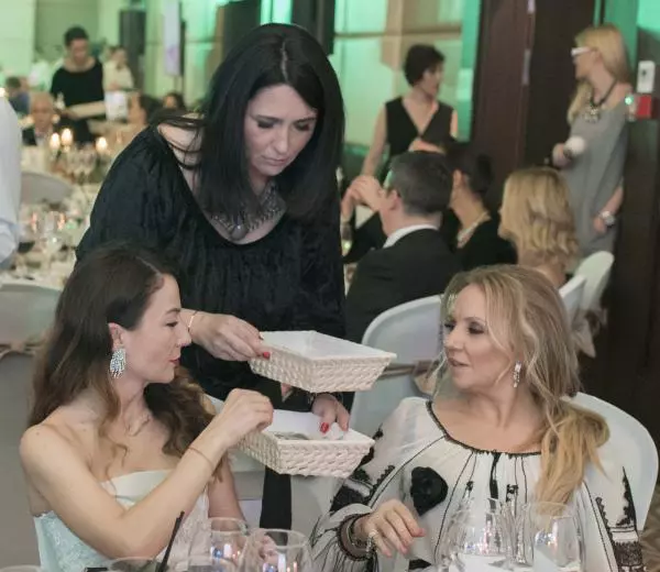 Amalia Nastase, Mirela Bucovicean si Camelia Sucu