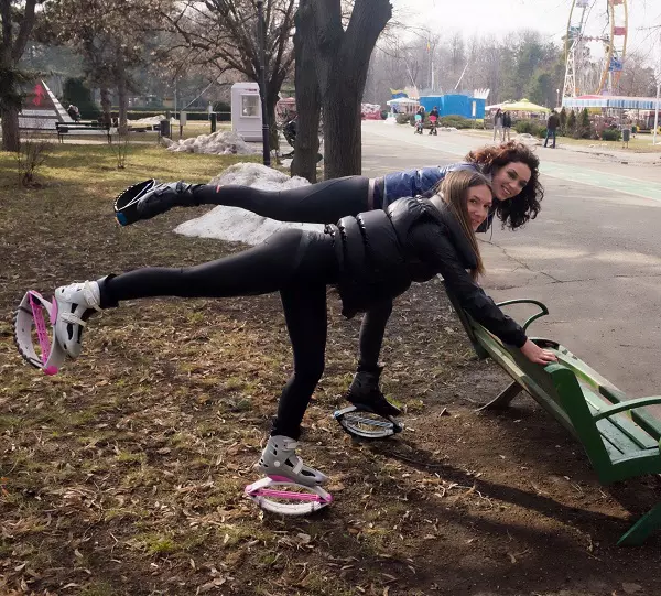 Adela Popescu si Diana Ştirbu 