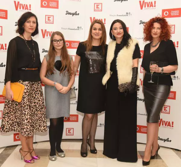 Gabriela Petre (designer Mayra Fashion) Alexia ( fiica Danielei Bulacu) Daniela Bulacu (avocat Ringier) Mariana Bogdan (designer Mayra Fashion), Catrinel Georgescu (Mediatour