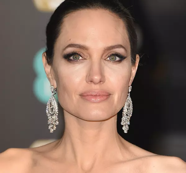 Angelina Jolie a refuzat rolul principal din Gravity