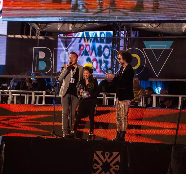 Nicole Cherry cu trofeul RMA