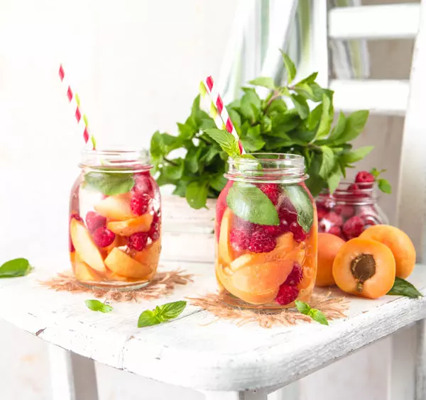 Limonada cu piersici si zmeura