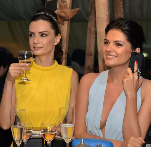 Corina Barladeanu si Malvina Cservenschi