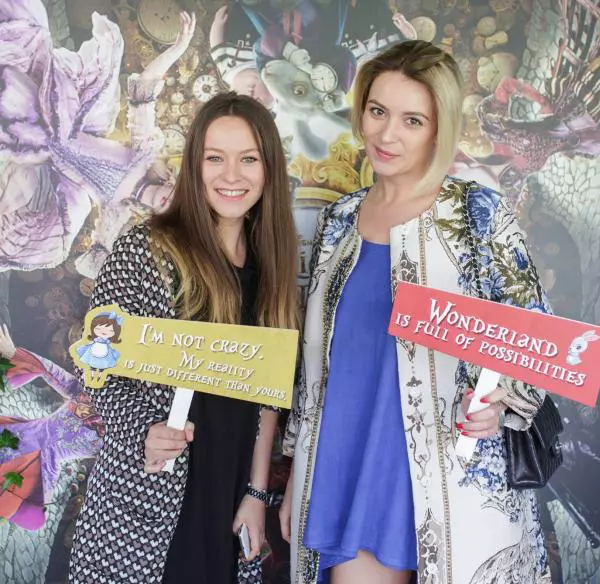 Diana Dumitrescu si sora ei