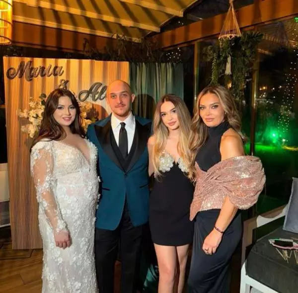 Soția lui Leonard Doroftei a întors toate privirile la nunta fiului lor. Cum s-a îmbrăcat Monica (4)