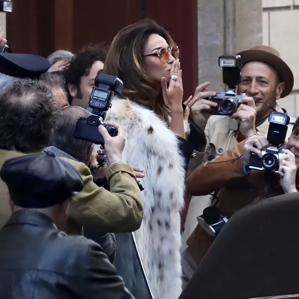 Mădălina Ghenea în personaj la filmările House of Gucci