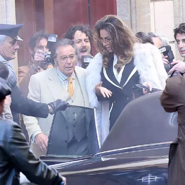 13. Mădălina Ghenea și Al Pacino în House of Gucci