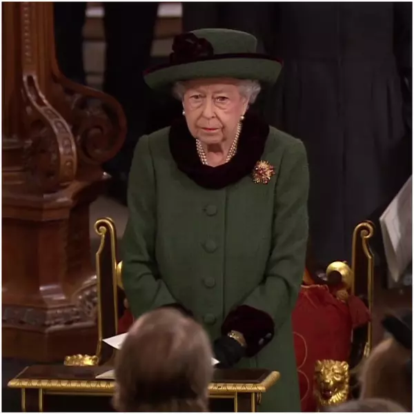 1. Regina Elisabeta a II-a