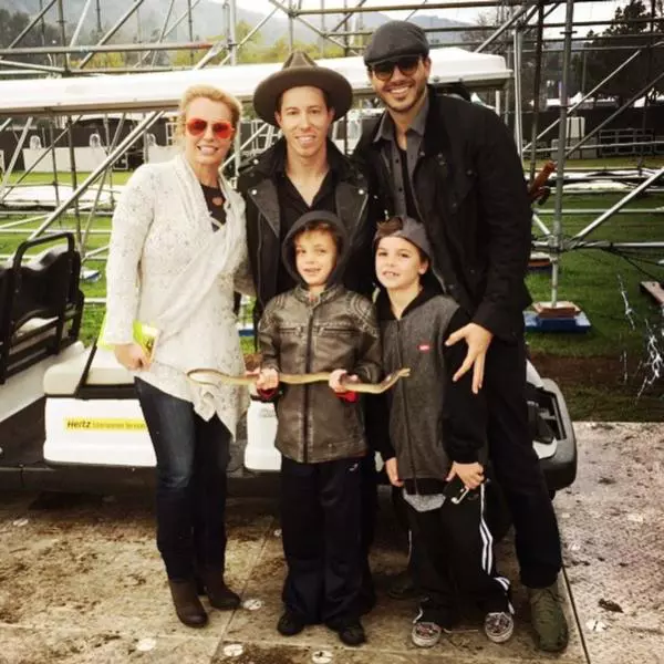 Cu Charlie si cei doi copii in excursie