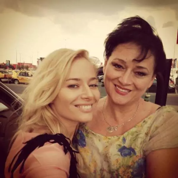 Laura Cosoi si mama ei