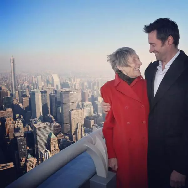 Hugh Jackman si mama lui