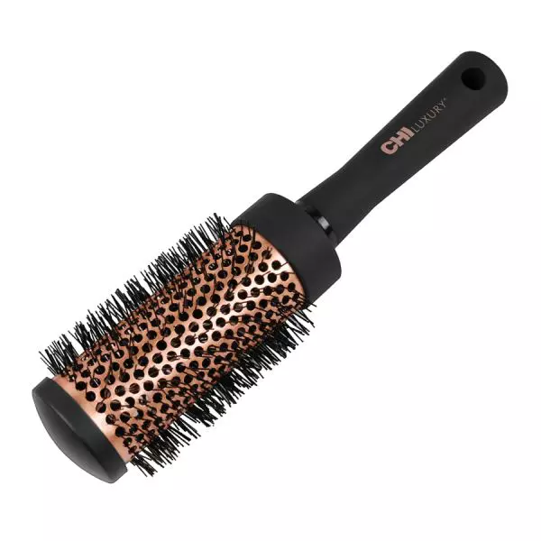 Perie rotundă pentru coafat, Kardashian Beauty, 75 lei, disponibilă Douglas