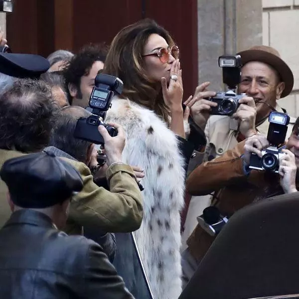 Madalina-Ghenea-în-personaj-la-filmarile-House-of-Gucci