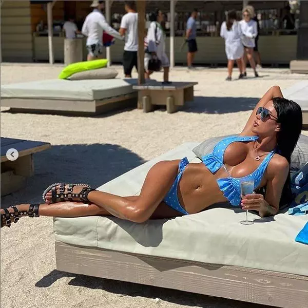 Daniela-Crudu-costum-de-baie