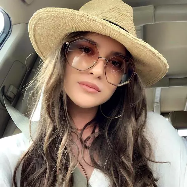 Primele-imagini-cu-Elena-iubita-lui-Ianis-Hagi-2