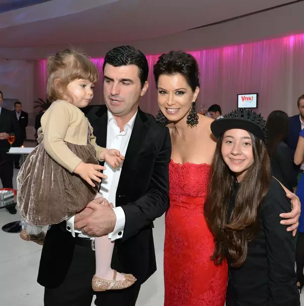 Simona Patruleasa cu familia si Nicole Cherry