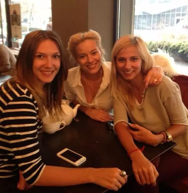 adela-popescu-laura-cosoi-dana-rogoz-cele-mai-bune-prietene