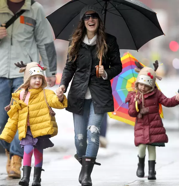 Sarah Jessica Parker alaturi de gemenele Tabitha si Loretta