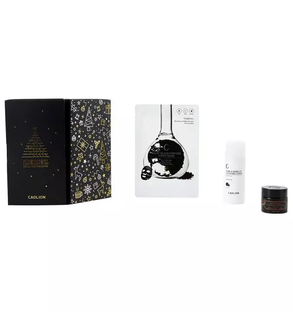 Set pentru îngrijirea tenului Pore Secret Spell Special Christmas Edition, Caolion, 133 lei (conține Caolion Pore & Makeup Cleansing Stick -  stick pe bază de cărbune pentru curățarea feței; Caolion Magic Black Powder - mască textilă pentru minimizarea aspectului porilor; Caolion Premium Purifying O2 Bubble Pore Pack - mască purificatoare cu efect "bubble")