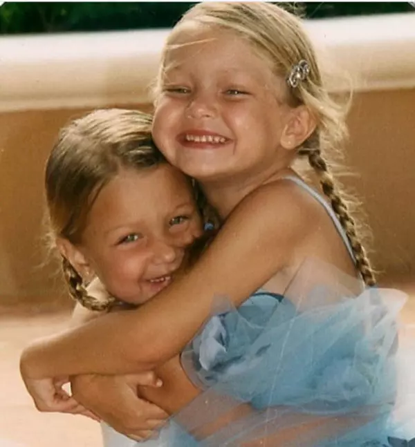 Bella & Gigi Hadid