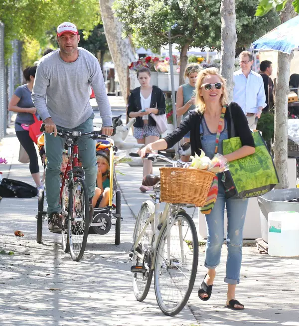 Naomin Watts si familia