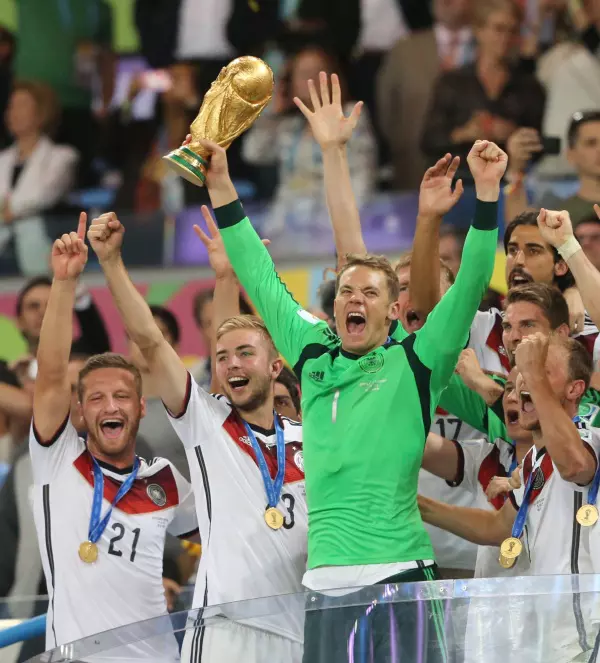 Echipa Germaniei, cu trofeul Cupei Mondiale 