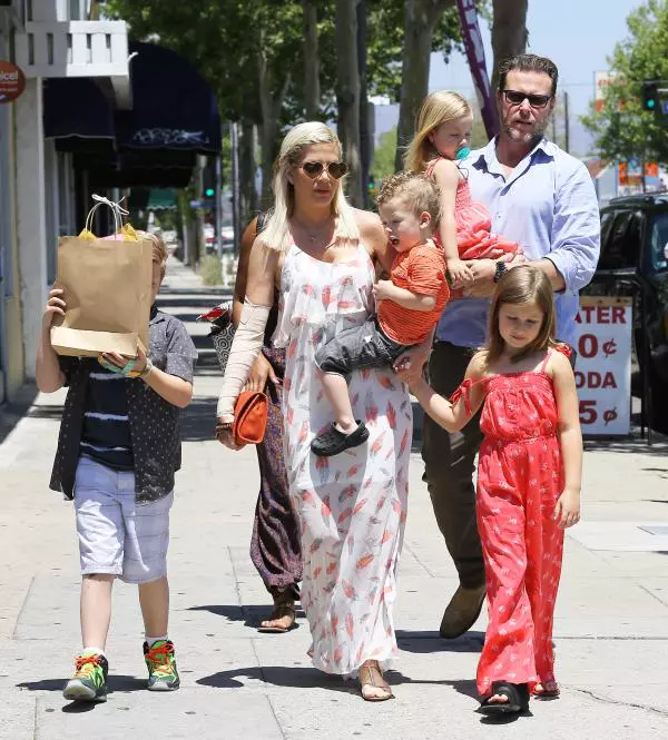 Tori Speling si familia